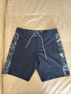 INSTINCT SURF
Radar Boardshort